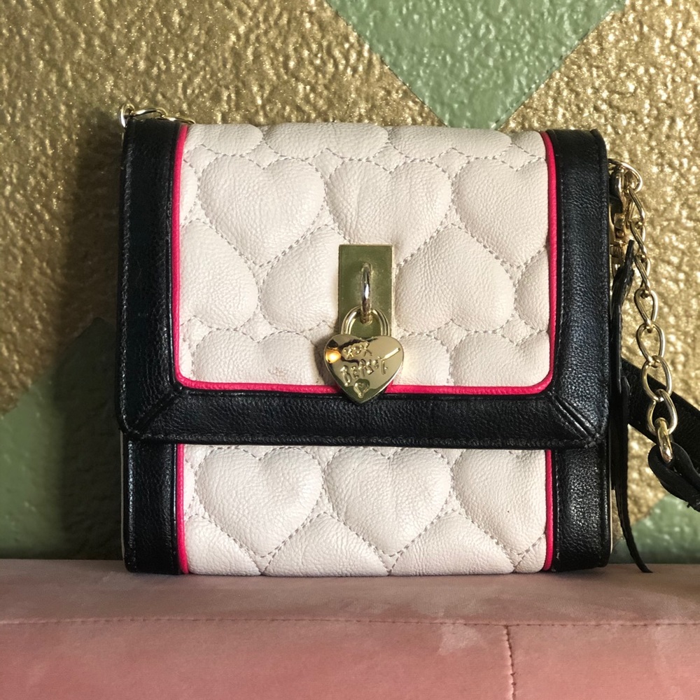 Bestseyville crossbody cream/black w/ pink trim